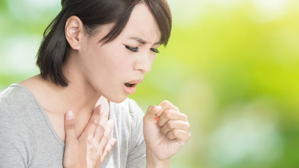 Benarkah Batuk Menyebabkan Bau Mulut?