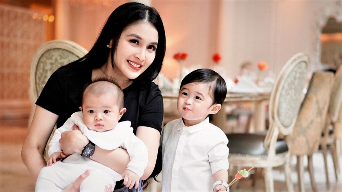 Produksi ASI Sandra Dewi Sedikit, Ini Cara Mengatasinya!