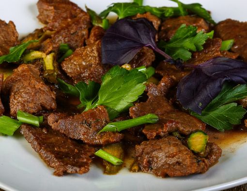 Cara Aman Masak dan Makan Daging Kurban Saat Idul Adha