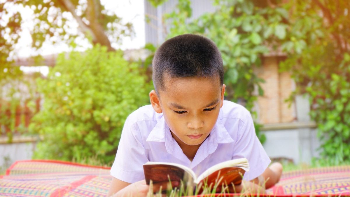 Kenali Gejala Mata Minus pada Anak