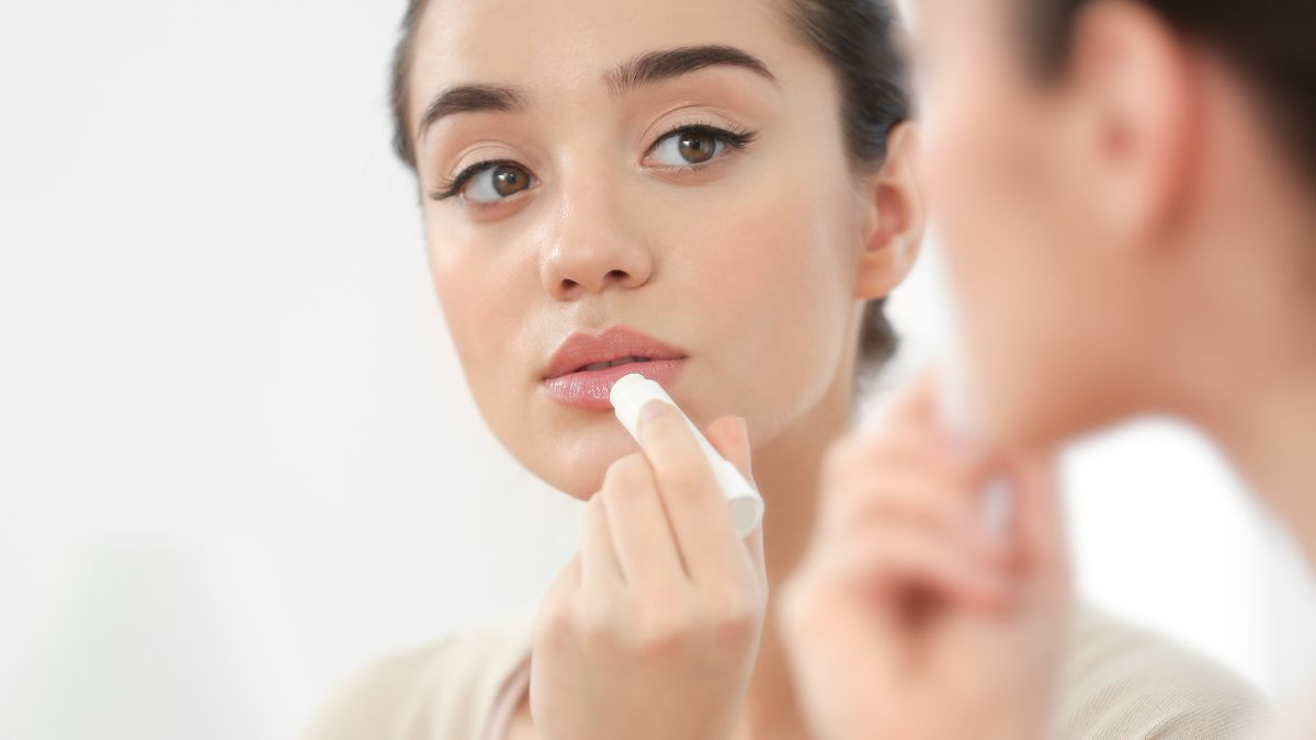 cara memerahkan bibir secara alami