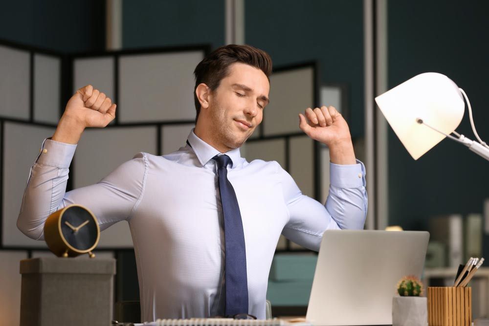 Badan Pegal karena Sering Lembur? Lakukan Ini