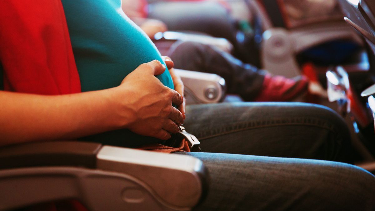 Turbulensi Saat Naik Pesawat, Berbahayakah bagi Ibu Hamil?