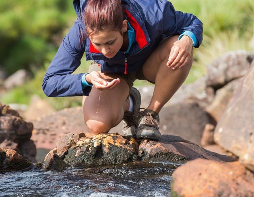 Kenali Bahaya Minum Air Mentah
