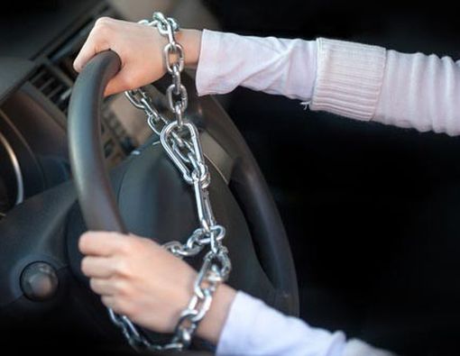 Kesemutan Saat Menyetir: Penyebab dan Solusinya