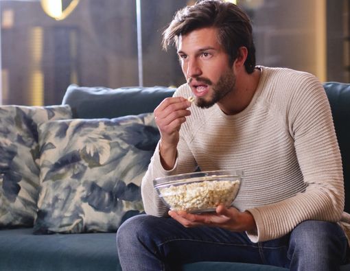 Waspada Efek Negatif Kecanduan Layanan Video Streaming