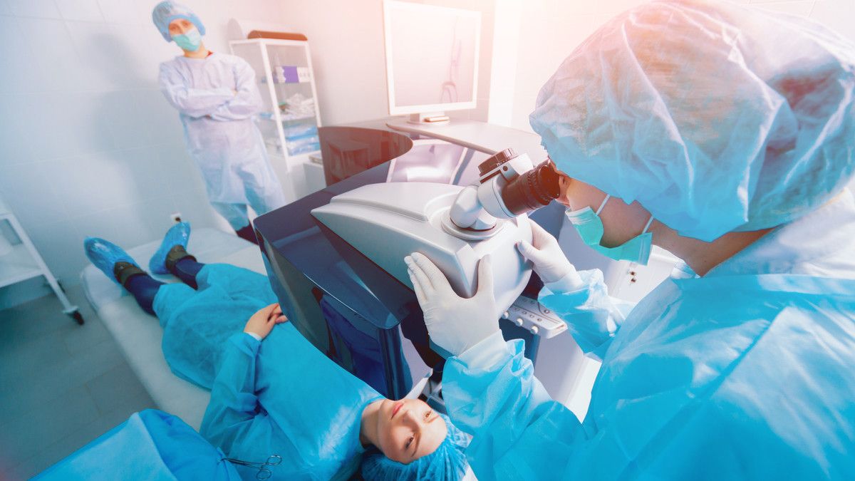 Hal yang Sebaiknya Dihindari Setelah Operasi Lasik (Roman-Zaiets/Shutterstock)