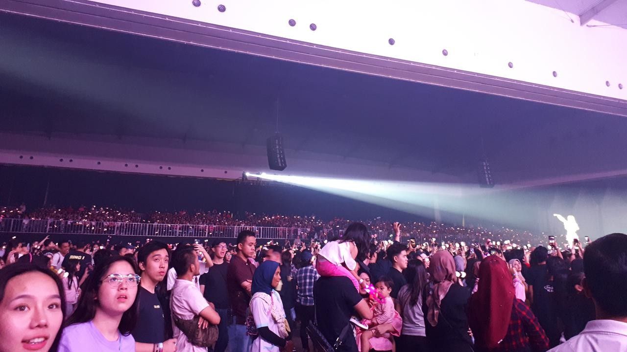 Tips Atasi Kram Usai Nonton Konser Musik