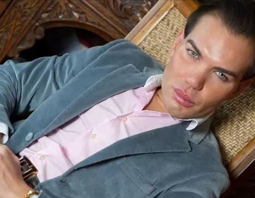 Rodrigo Alves, Pria Pecandu Operasi Plastik