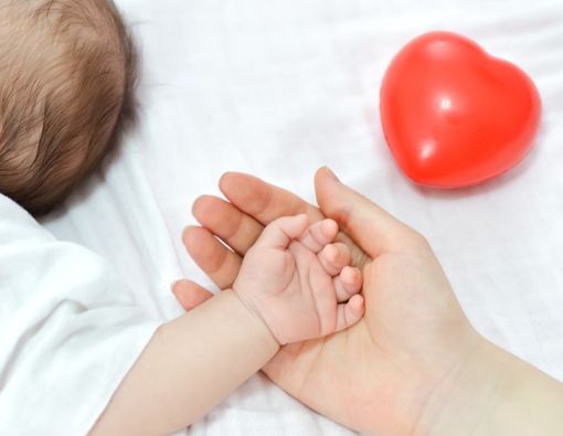 Awas, Ini Bahaya Menarik Lengan Anak Terlalu Kuat