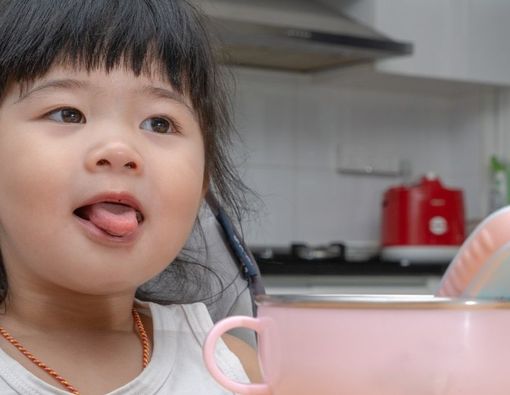 Tongue Thrust, Kebiasaan Menjulurkan Lidah pada Anak