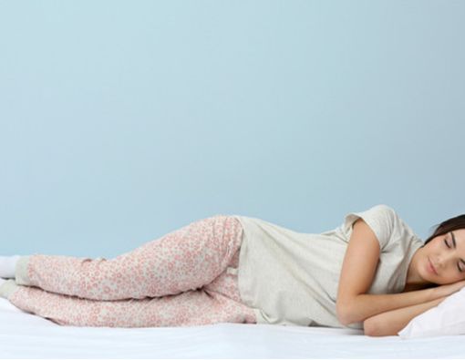 Awas, Ini Bahayanya Tidur dengan Rambut Basah