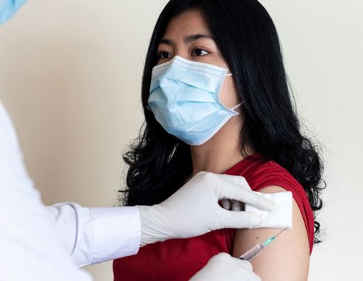 Pentingnya Vaksin COVID-19 Booster Ketiga di Tengah Lonjakan Kasus di Indonesia