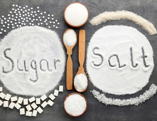Gula atau Garam, Mana yang Lebih Berbahaya bagi Kesehatan?