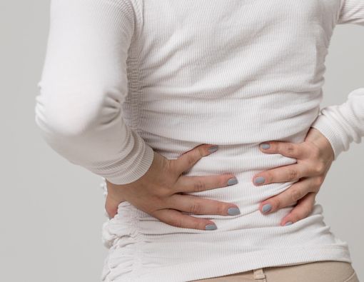 Ibu Hamil, Ini Cara Atasi Sakit Pinggang Saat Naik Pesawat