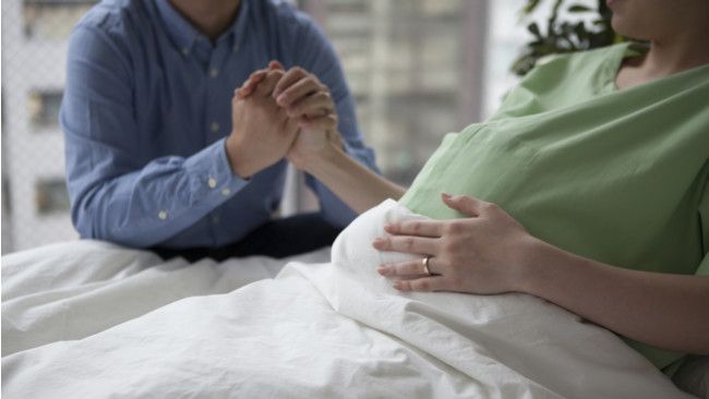 6 Hal yang Perlu Dilakukan Suami Jelang Istri Melahirkan
