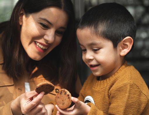 Cara Memperkenalkan Anak Autis kepada Saudara Kandungnya