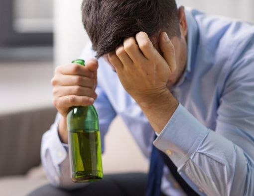 12 Bahaya Minum Alkohol bagi Kesehatan Tubuh