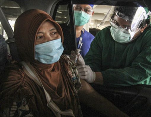 Alasan Interval Vaksin COVID-19 di Indonesia Diperpanjang