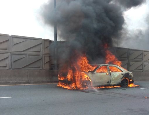 Cara Menyelamatkan Diri dari Mobil yang Terbakar