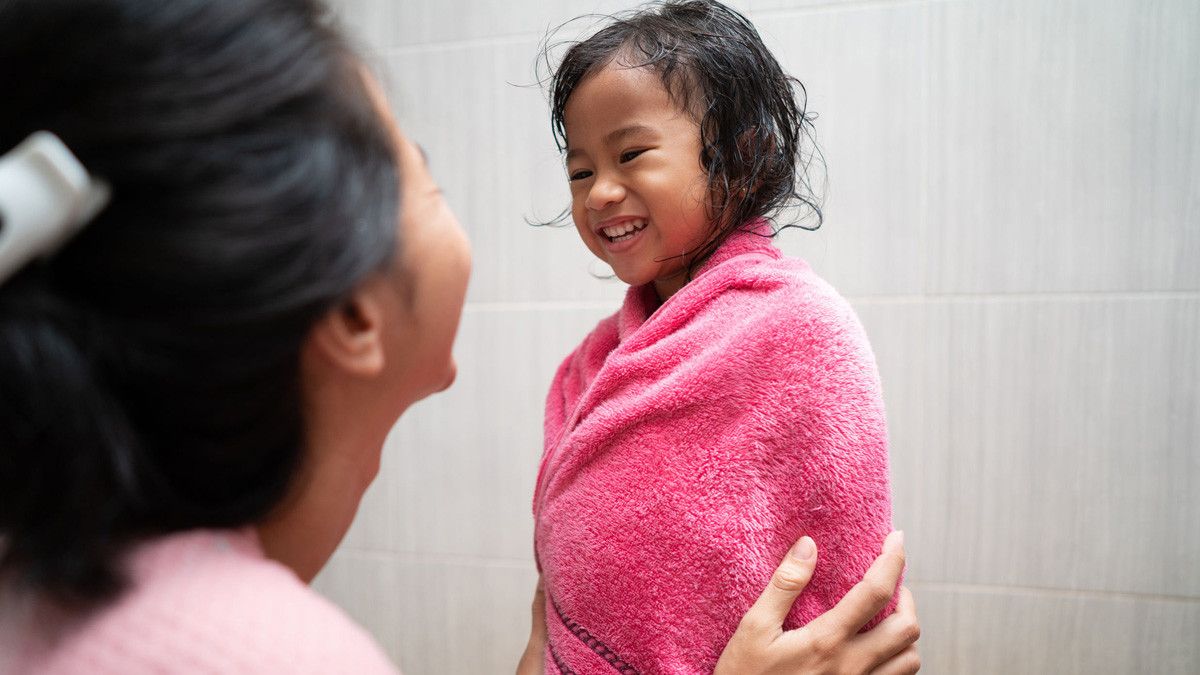 Tips Menjaga Kesehatan Anak yang Hobi Bermain di Luar Rumah