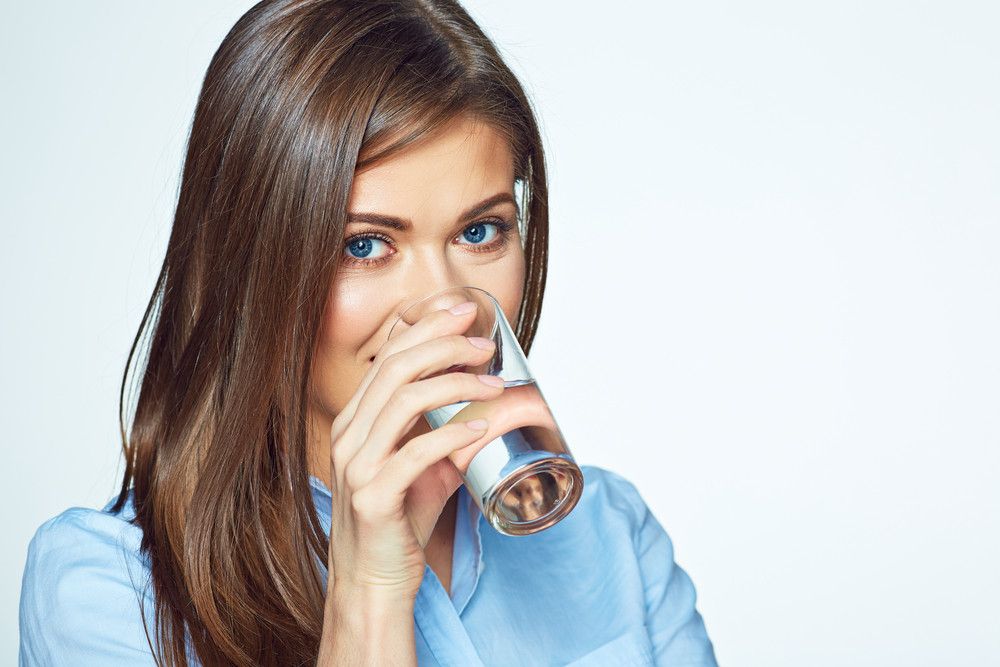 Mencegah Infeksi Saluran Kemih dengan Cukup Minum Air