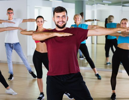 Mana yang Lebih Banyak Bakar Kalori, Aerobik atau Zumba?