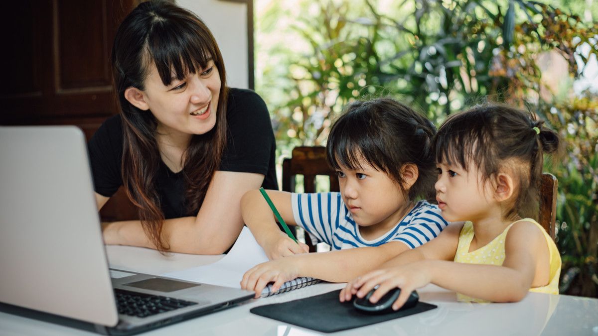 Anak Belum Bisa ke Sekolah Akibat COVID-19, Ini Cara Menghiburnya
