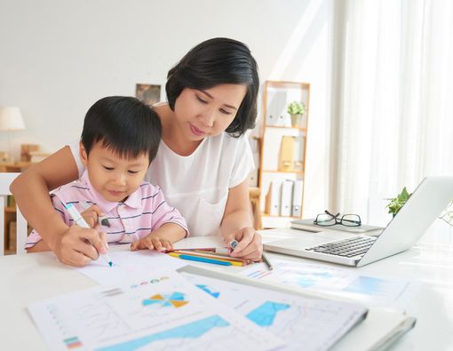 Efektif dan Efisien, Ini Cara Mengasuh Anak untuk Ibu Bekerja