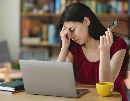 Tips Atasi Mata Lelah Akibat Computer Vision Syndrome (Digital Eye Strain)