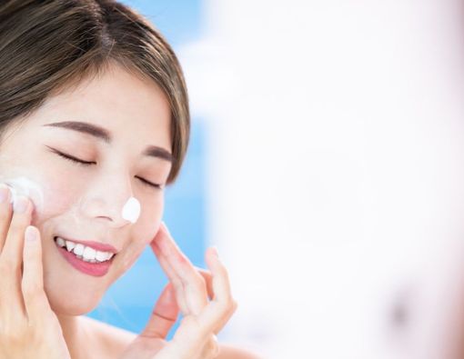 8 Manfaat Retinoid dan Tips Aman Menggunakannya