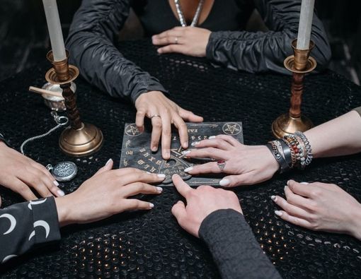 Mengapa Ada Orang yang Percaya Hal Mistis? Ini Kata Psikolog