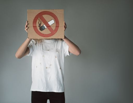 Tak Ingin Anak Alami Kanker Paru, Jangan Merokok di Depan Anak!