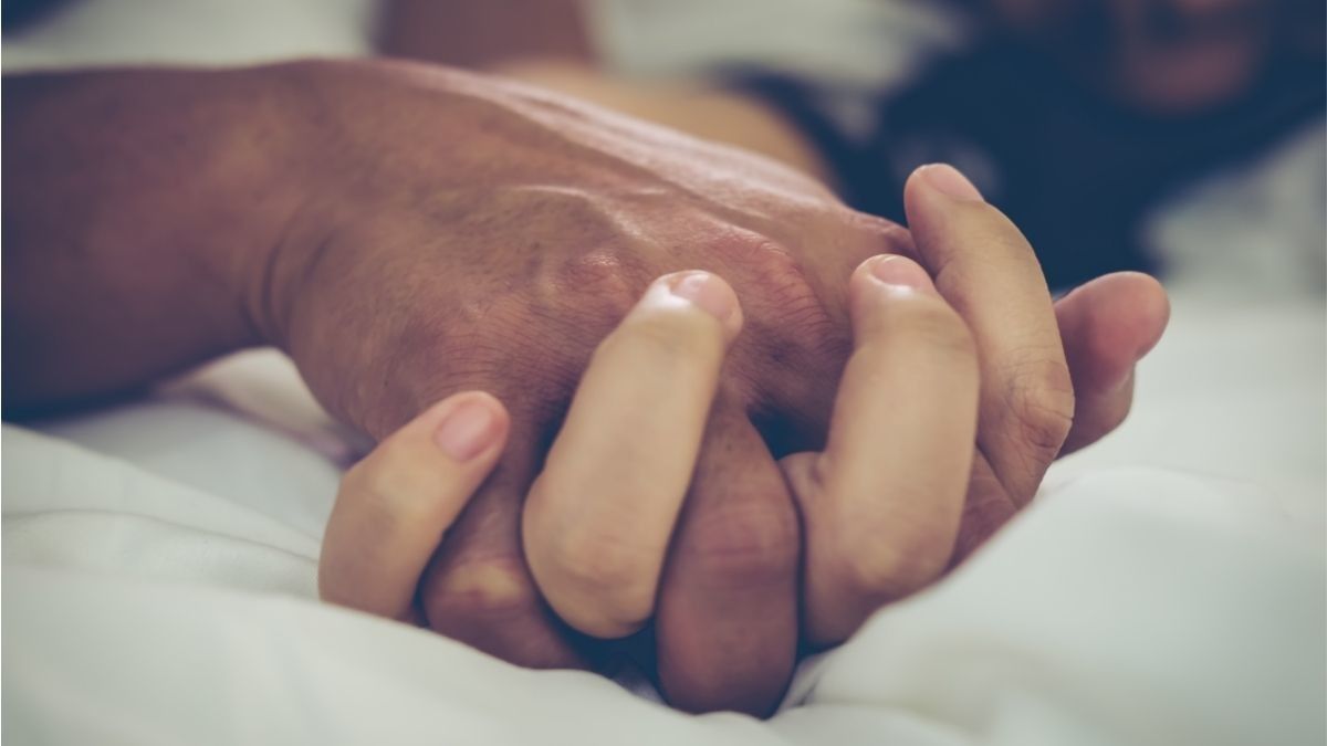 10 Posisi dan Gaya Berhubungan Agar Pria Tahan lama - KlikDokter