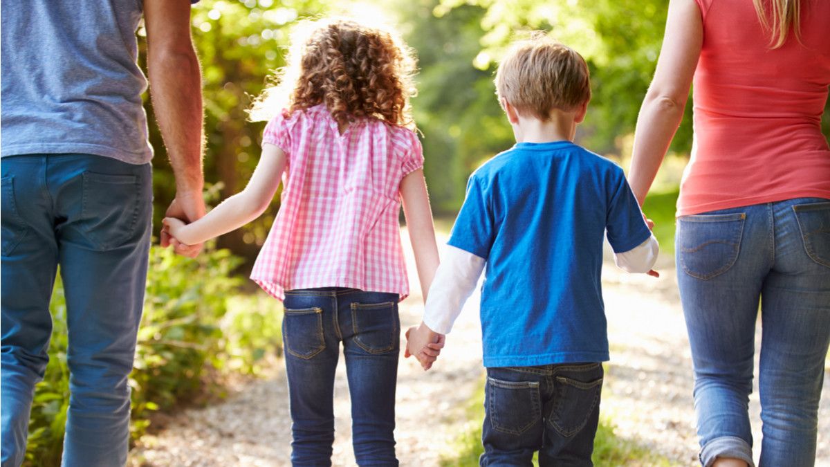 7 Cara Mengajari Anak Laki-Laki untuk Menghargai Perempuan