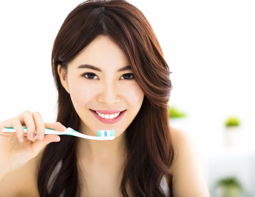 Tips Jaga Kesehatan Gigi Usai Konsumsi Makanan Manis Saat Imlek