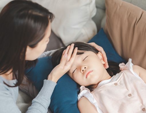 11 Cara Mengatasi Anak yang Susah Minum Obat Saat Sakit