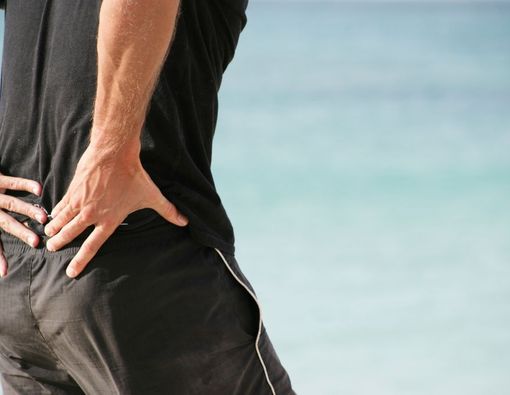 Sakit Pinggang Sebelah Kanan? Ini Penyebab dan Cara Mengatasinya