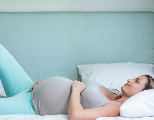 Hamil Tua, Sebaiknya Hindari Tidur Telentang