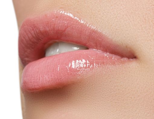4 Langkah Mudah Agar Bibir Lembap Sepanjang Hari