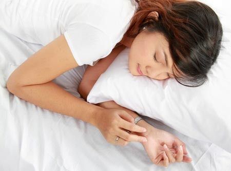 Posisi Tidur yang Baik untuk Pemilik Migrain