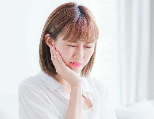 Gigi Sensitif, Benarkah Tanda Penurunan Gusi?