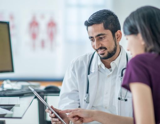 Implan Bokong, Adakah Bahayanya bagi Kesehatan?