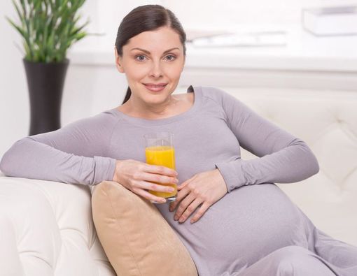 Atasi Mual Saat Hamil dengan Jus Buah