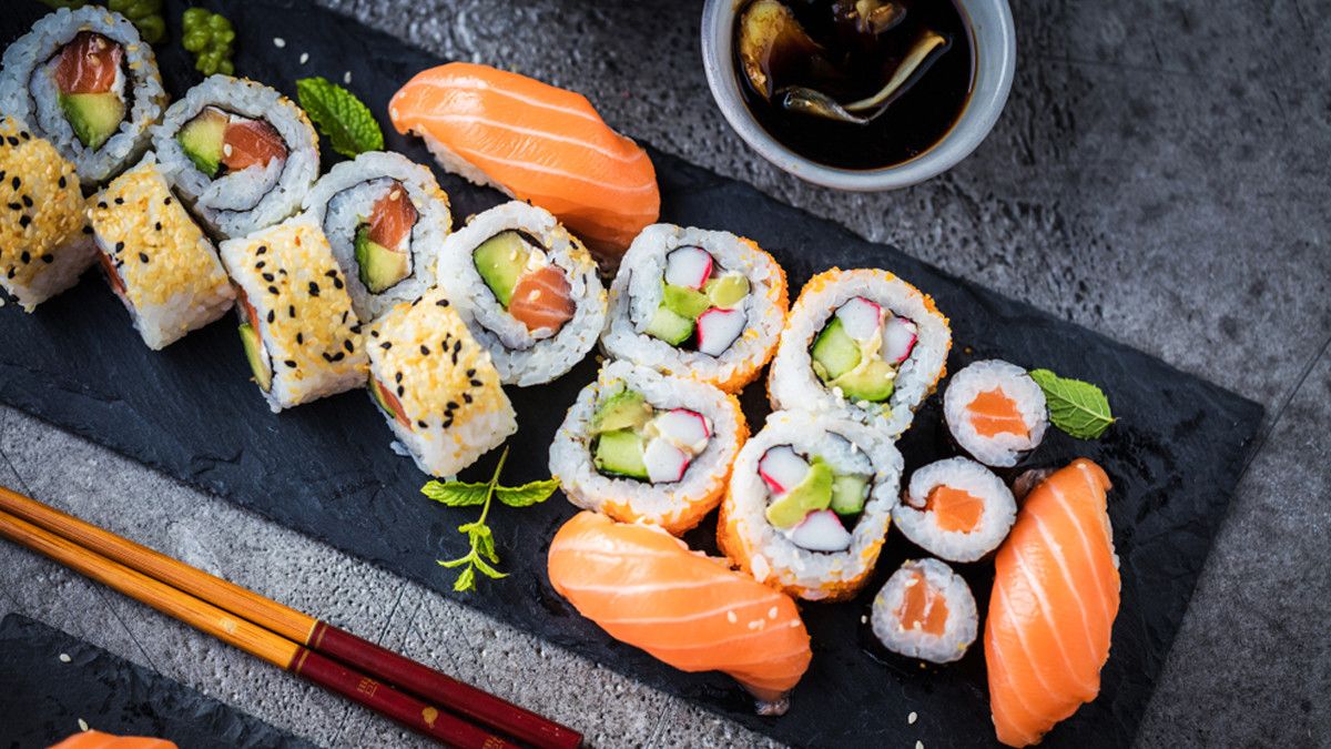Tak Cuma Nikmat, Ini 10 Manfaat Sushi untuk Kesehatan