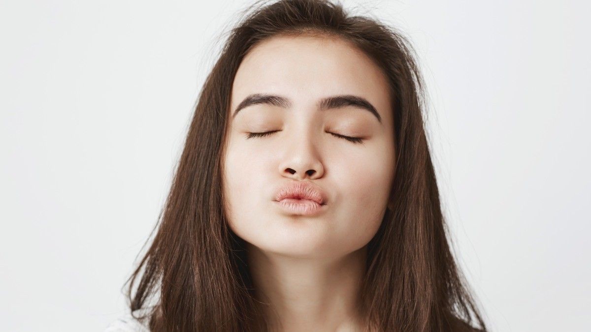 Gaya Ciuman ala Kama Sutra yang Patut Dicoba