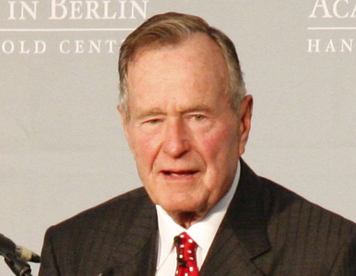 George H. W. Bush Dirawat Akibat Tekanan Darah Rendah