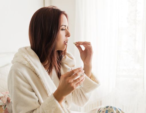 Minum Obat dengan Air Dingin, Apakah Diperbolehkan Secara Medis?