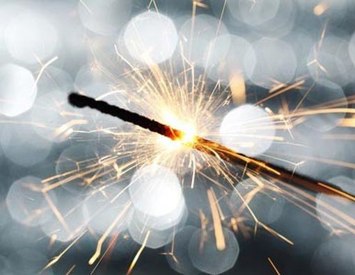 Waspada Kuman Saat Anak Bermain Kembang Api