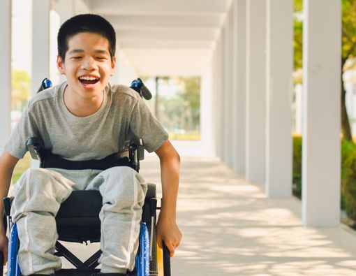 Anak Lumpuh karena Kecelakaan, Haruskah Dimasukkan ke Sekolah Khusus?